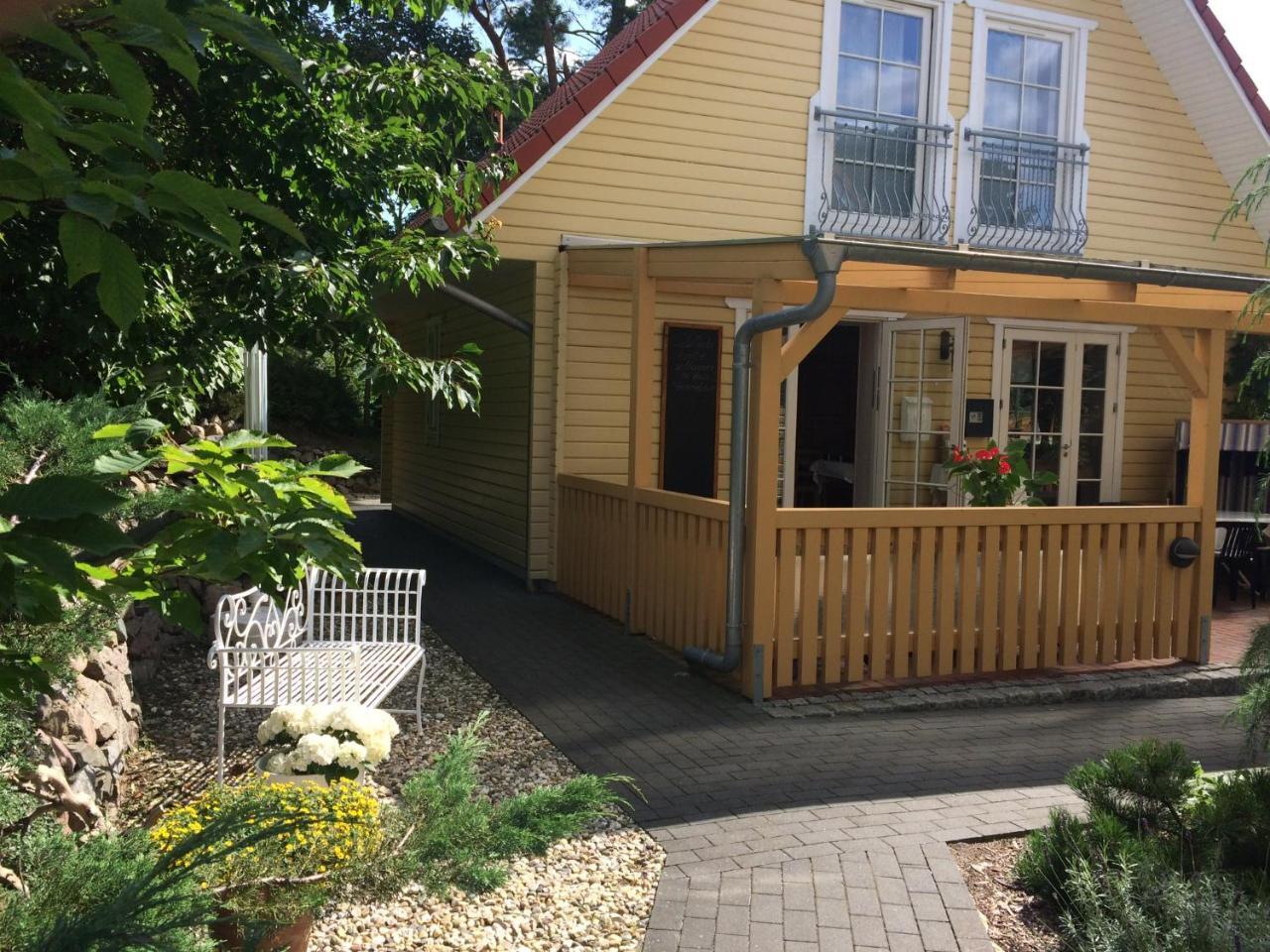 Haus Stoertebeker Appartements - Hotel Garni, Seebad 卢布明 外观 照片