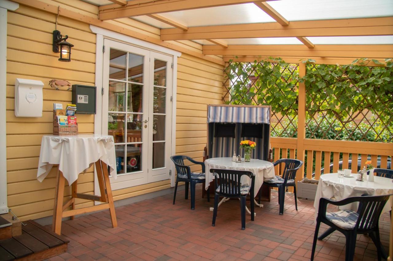Haus Stoertebeker Appartements - Hotel Garni, Seebad 卢布明 外观 照片